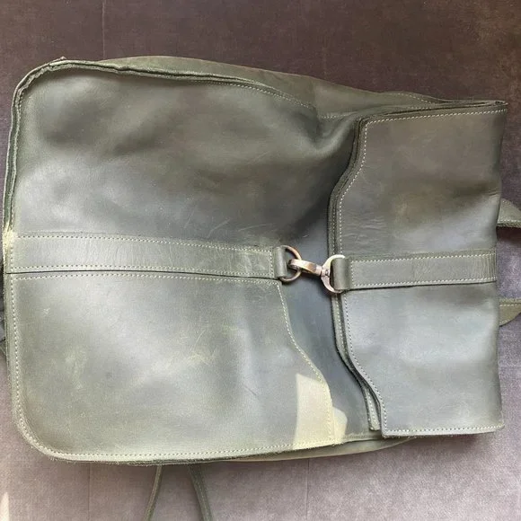 LOVELY GREEN LEATHER BACKPACK WITH LAPTOP COMPARTMENT - Picture 12 of 14
